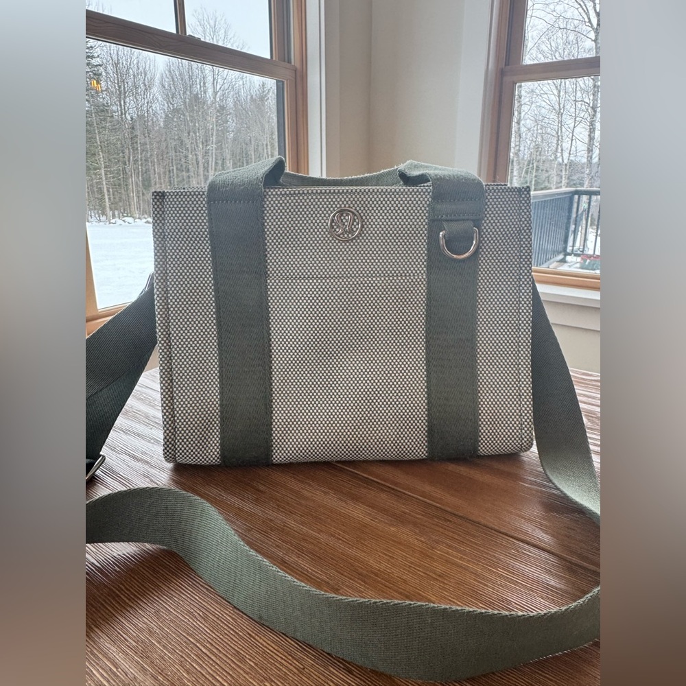 Lululemon Athletica White and Green Tote